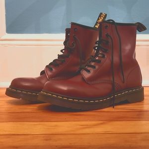 AUTHENTIC DOC MARTENS CHERRY RED SIZE 9 1/111460 SMOOTH LEATHER LACE UP BOOTS